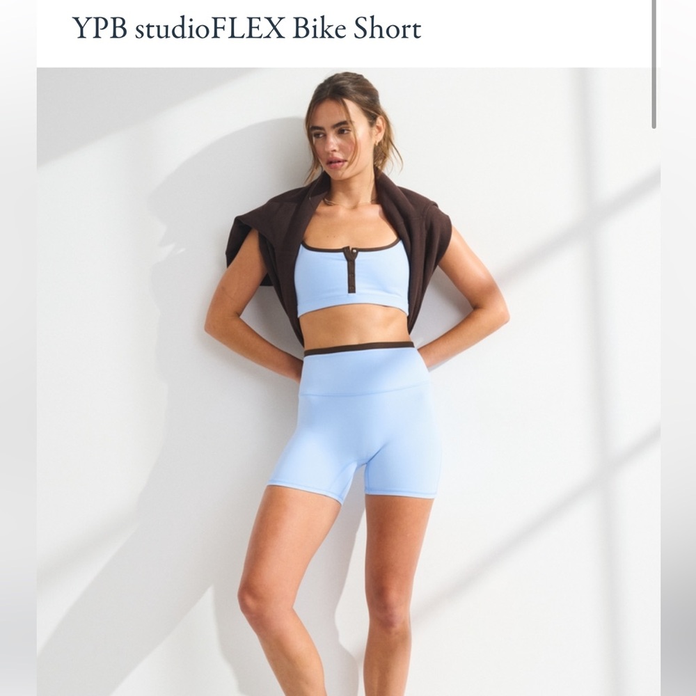 Abercrombie StudioFLEX Biker Short Light Turquoise and Coffer size XL NWT